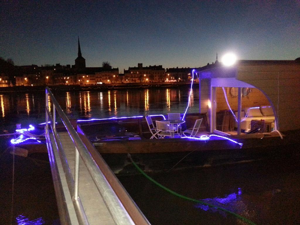 Different Holidays Saumur Εξωτερικό φωτογραφία